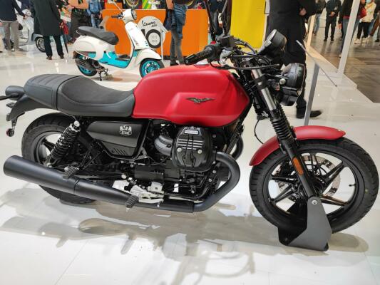 Moto Guzzi V 7 Stone  2023
