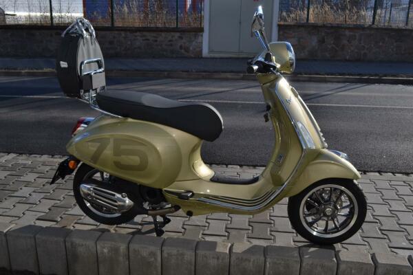 Vespa Primavera 50 75th Annive