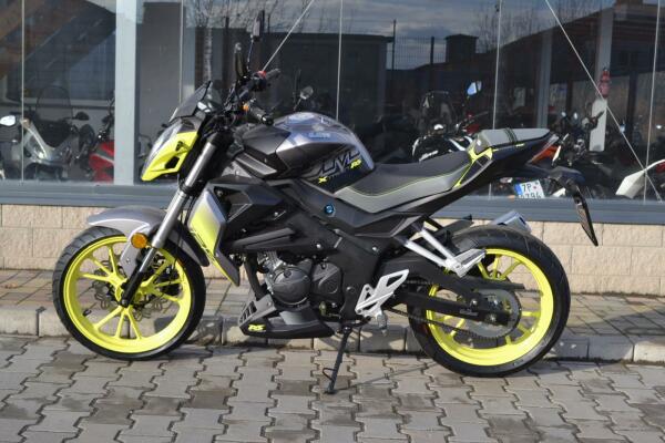 UM XTREET 125
