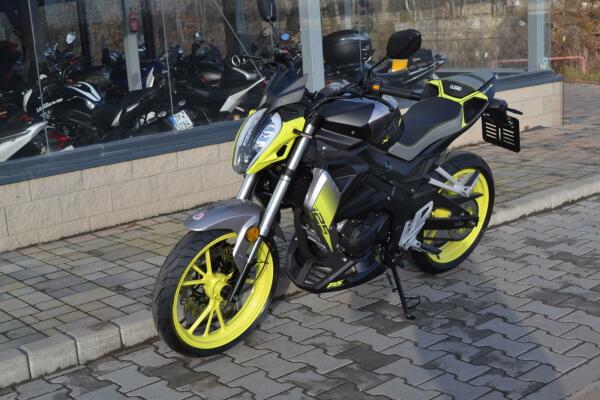 UM XTREET 125