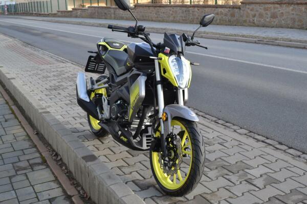 UM XTREET 125