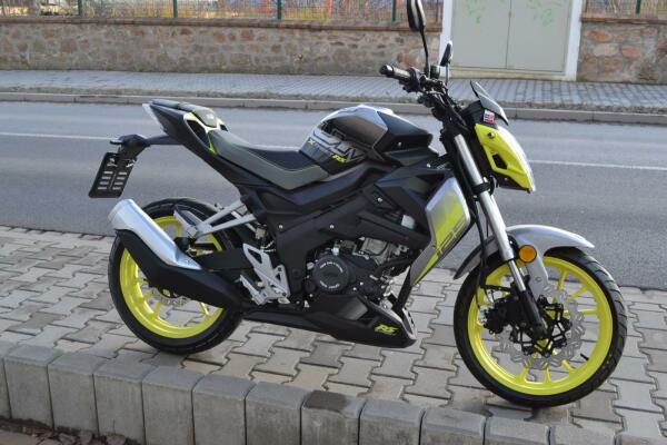 UM XTREET 125