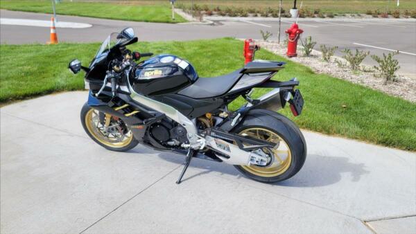 Aprilia RSV4 1100 Factory