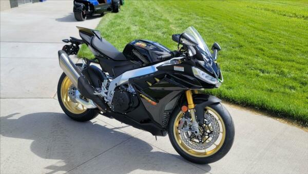 Aprilia RSV4 1100 Factory