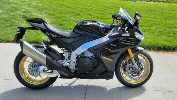 Aprilia RSV4 1100 Factory