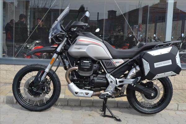 Moto Guzzi V 85 TT Travel 2023