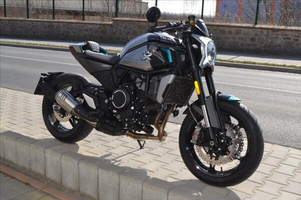 CFMOTO 700 CL-X Sport