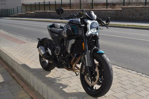 CFMOTO 700 CL-X Sport
