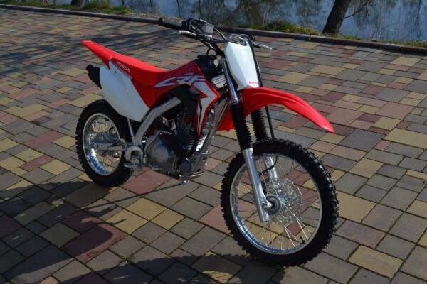 Honda CRF 125 F  malá kola 17´´ a 14