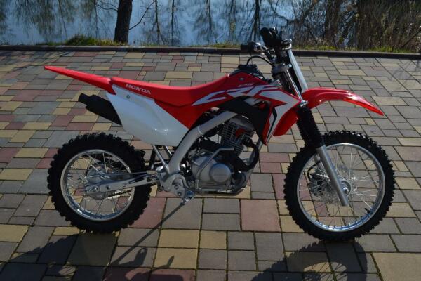 Honda CRF 125 F  malá kola 17´´ a 14