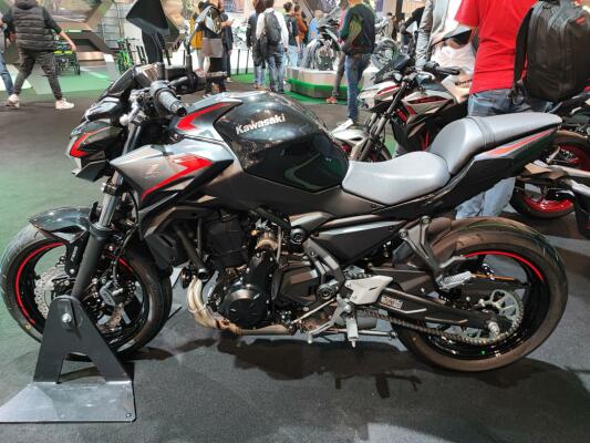 Kawasaki Z 900 2023