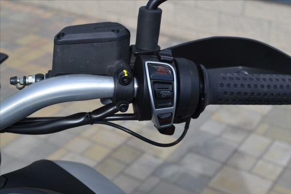 Moto Guzzi V 85 TT Travel 2023