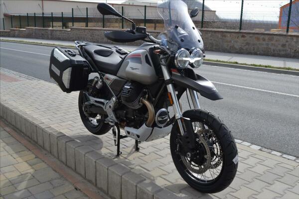 Moto Guzzi V 85 TT Travel 2023