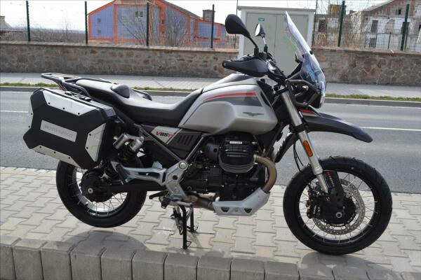 Moto Guzzi V 85 TT Travel 2023