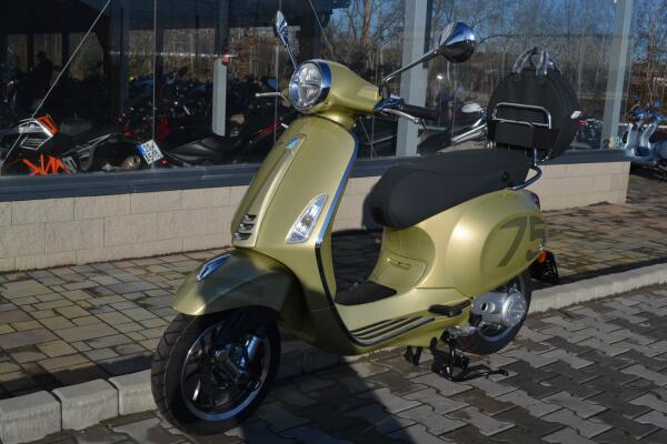 Vespa Primavera 50 75th Annive