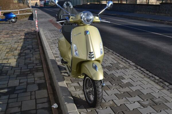 Vespa Primavera 50 75th Annive