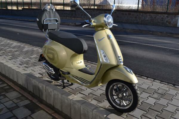 Vespa Primavera 50 75th Annive