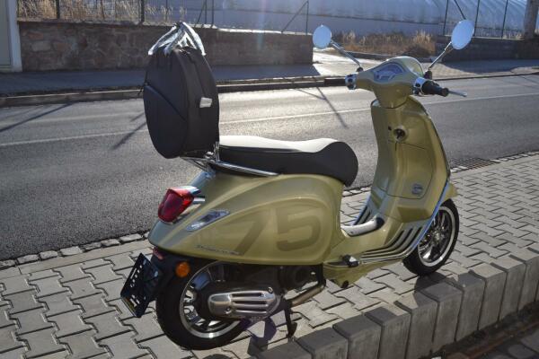 Vespa Primavera 50 75th Annive