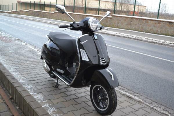 Vespa GTS 300 Super 2023 Nový model