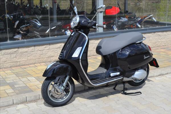 Vespa GTS 300 2023 nový model