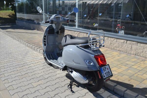 Vespa GTS 300 Super Tech 2022