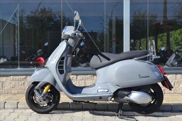 Vespa GTS 300 Super Tech 2022