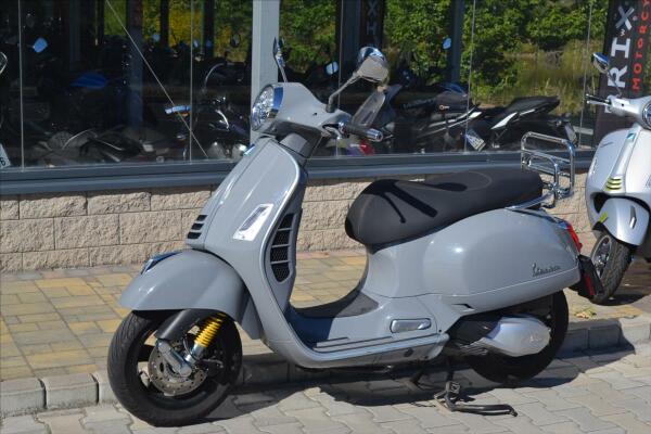 Vespa GTS 300 Super Tech 2022