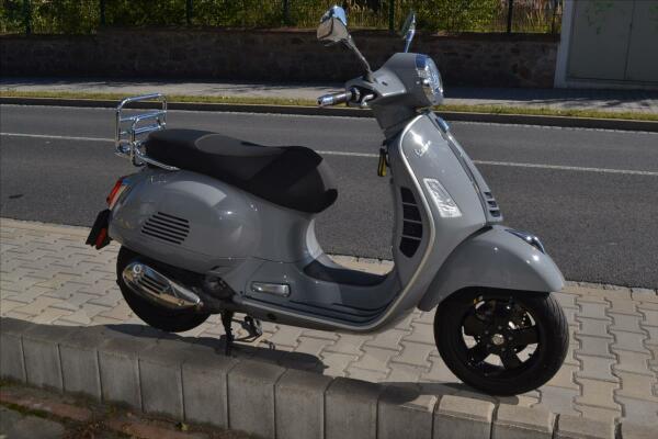 Vespa GTS 300 Super Tech 2022