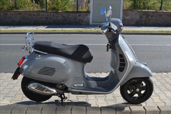 Vespa GTS 300 Super Tech 2022
