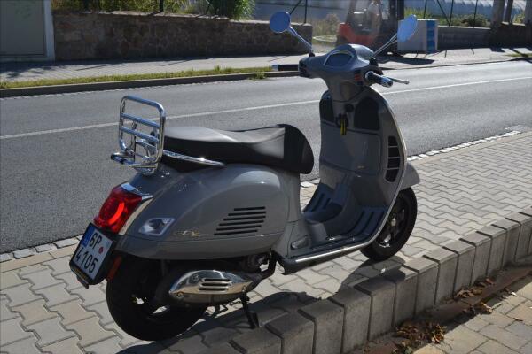 Vespa GTS 300 Super Tech 2022