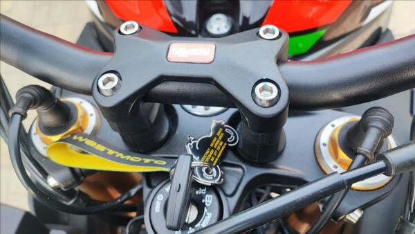 Aprilia Tuono V4 1100 Factory 2024