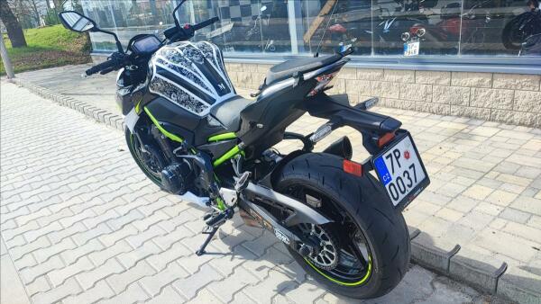 Kawasaki Z 900 2021