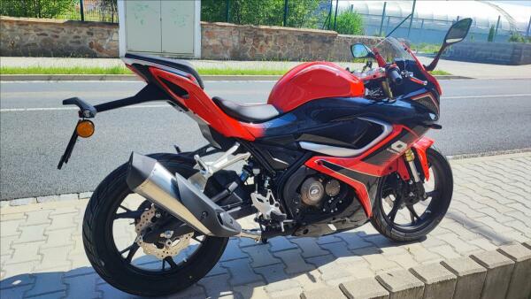 QJ Motor SRK 125 R 2025