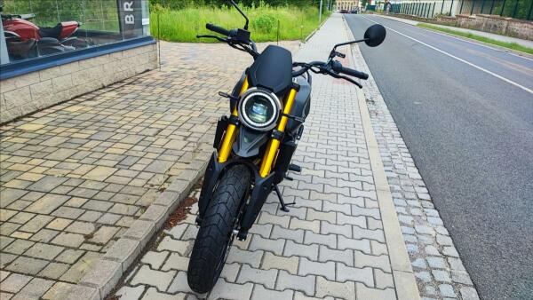 Moto Morini Seimmezzo SCR 2025