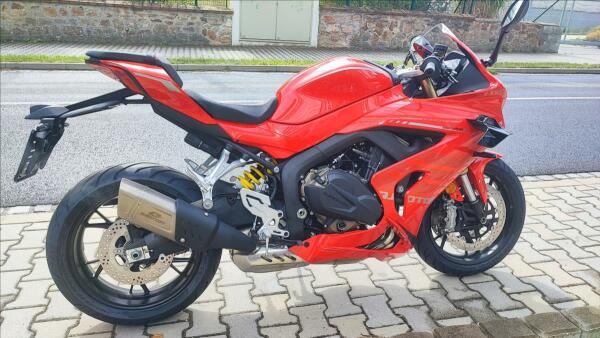 QJ Motor SRK 800 RR 2025