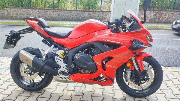 QJ Motor SRK 800 RR 2025
