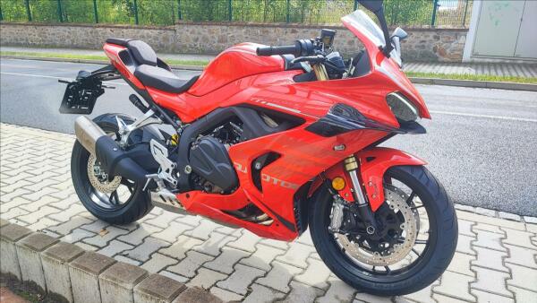 QJ Motor SRK 800 RR 2025