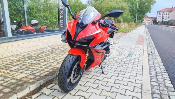 QJ Motor SRK 800 RR 2025