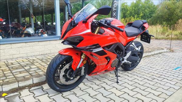QJ Motor SRK 800 RR 2025
