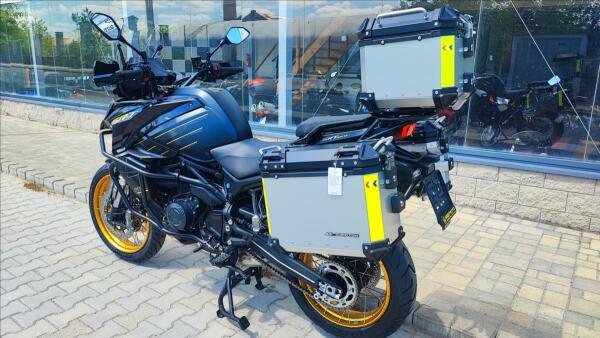 QJ Motor SRT 900 SX +kufry