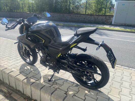 QJ Motor SRK 125 J