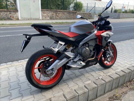 Aprilia Tuono 660