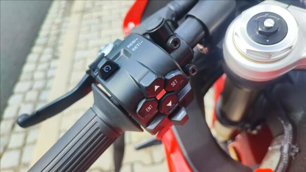 QJ Motor SRK 800 RR