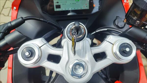 QJ Motor SRK 800 RR