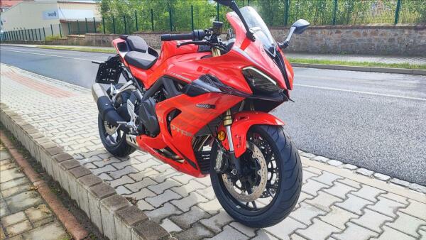 QJ Motor SRK 800 RR